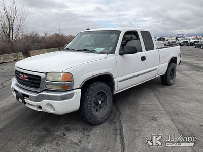 2004 GMC Sierra 1500 4x4 Extended-Cab Pickup Truck