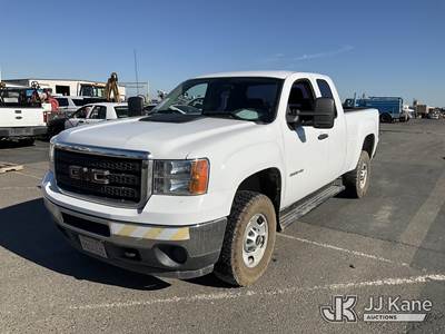 2013 GMC Sierra 2500HD Extended-Cab Pickup Truck