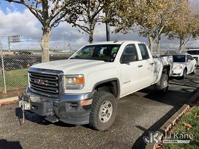2015 GMC Sierra 2500HD Extended-Cab Pickup Truck