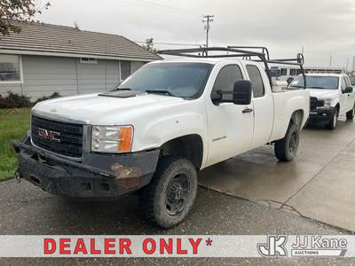 2013 GMC Sierra 2500HD Extended-Cab Pickup Truck