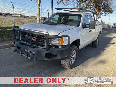 2013 GMC Sierra 2500HD Extended-Cab Pickup Truck