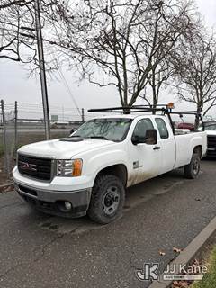 2013 GMC Sierra 2500HD Extended-Cab Pickup Truck