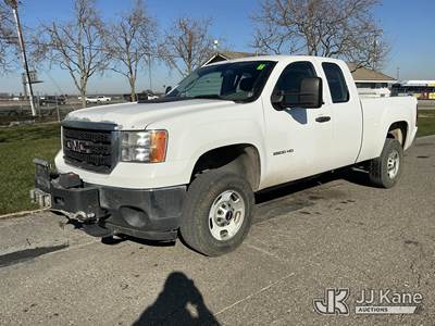 2013 GMC Sierra 2500HD Extended-Cab Pickup Truck