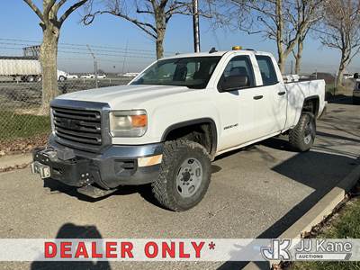 2015 GMC Sierra 2500HD Extended-Cab Pickup Truck