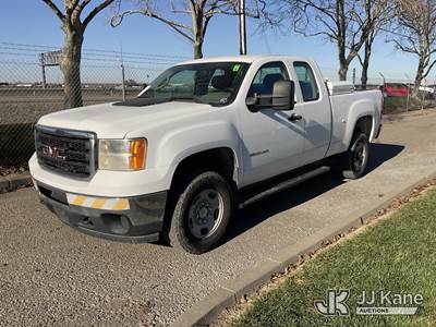 2013 GMC Sierra 2500HD Extended-Cab Pickup Truck