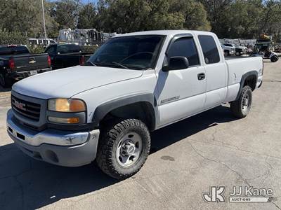 2006 GMC Sierra 2500HD 4x4 Extended-Cab Pickup Truck