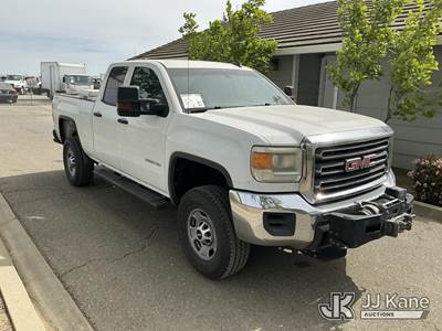 2015 GMC Sierra 2500HD Extended-Cab Pickup Truck