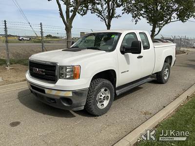 2013 GMC Sierra 2500HD Extended-Cab Pickup Truck