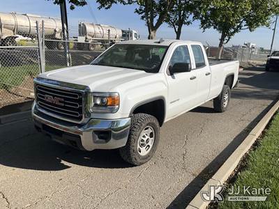 2015 GMC Sierra 2500HD Extended-Cab Pickup Truck