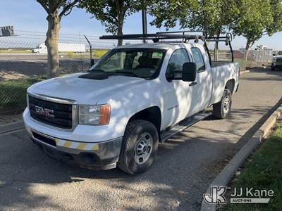 2013 GMC Sierra 2500HD Extended-Cab Pickup Truck