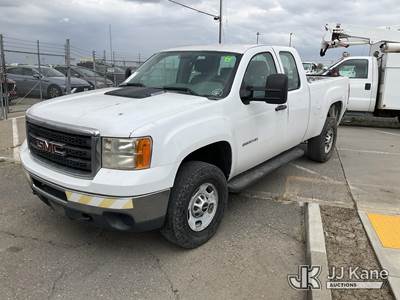 2013 GMC Sierra 2500HD Extended-Cab Pickup Truck