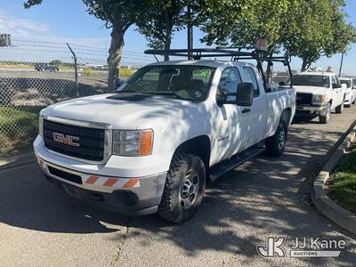 2013 GMC Sierra 2500HD Extended-Cab Pickup Truck