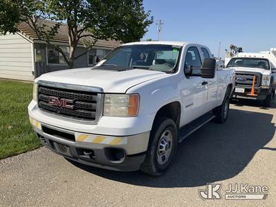 2013 GMC Sierra 2500HD Extended-Cab Pickup Truck