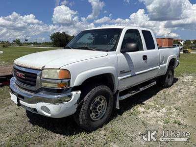 2003 GMC Sierra 2500HD Extended-Cab Pickup Truck