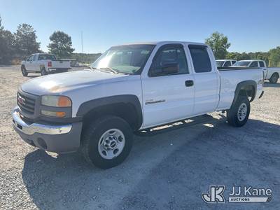 2006 GMC Sierra 2500HD Extended-Cab Pickup Truck