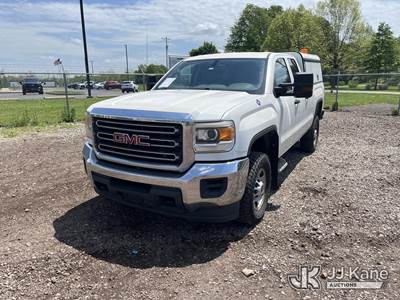 2015 GMC Sierra 2500HD Extended-Cab Pickup Truck