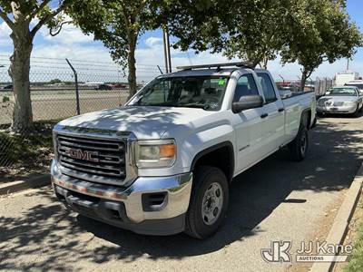 2015 GMC Sierra 2500HD Extended-Cab Pickup Truck