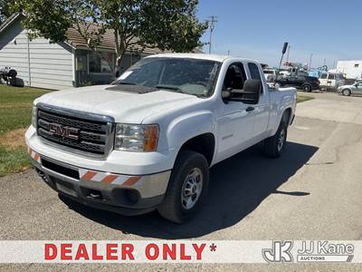 2013 GMC Sierra 2500HD Extended-Cab Pickup Truck