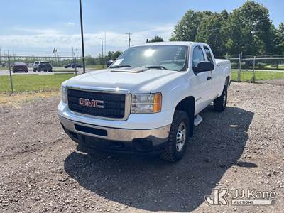 2013 GMC Sierra 2500HD Extended-Cab Pickup Truck