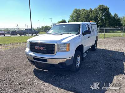 2013 GMC Sierra 2500HD Extended-Cab Pickup Truck