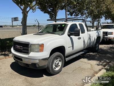 2013 GMC Sierra 2500HD Extended-Cab Pickup Truck
