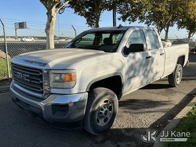 2015 GMC Sierra 2500HD Extended-Cab Pickup Truck