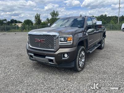 2015 GMC Sierra 2500HD Denali Crew-Cab Pickup Truck