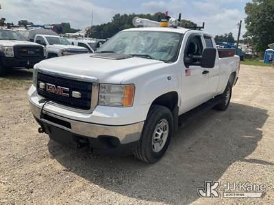 2013 GMC Sierra 2500HD Extended-Cab Pickup Truck