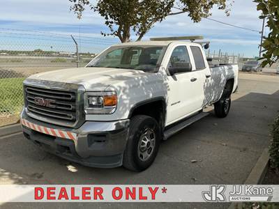 2015 GMC Sierra 2500HD Extended-Cab Pickup Truck