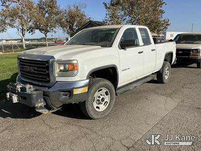 2015 GMC Sierra 2500HD Extended-Cab Pickup Truck