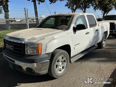 2013 GMC Sierra Hybrid Crew-Cab Pickup Truck