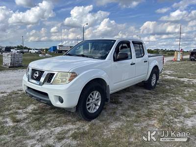 2015 Nissan Frontier 4x4 Crew-Cab Pickup Truck