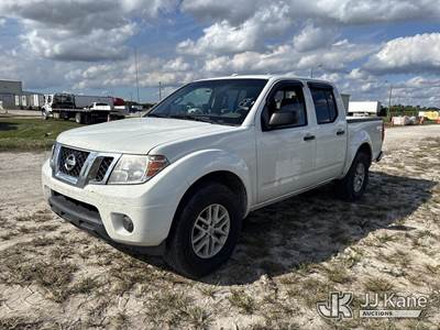 2015 Nissan Frontier 4x4 Crew-Cab Pickup Truck