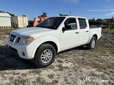 2016 Nissan Frontier 4x4 Crew-Cab Pickup Truck