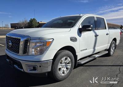 2017 Nissan Titan 4x4 Crew-Cab Pickup Truck