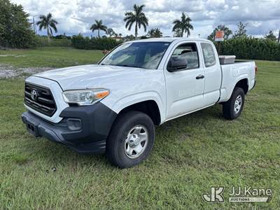 Toyota Tacoma 4x4 Truck