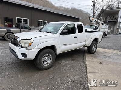 2013 Toyota Tacoma 4x4 Extended-Cab Pickup Truck