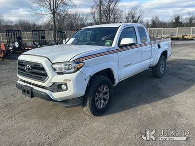 2017 Toyota Tacoma 4x4 Extended-Cab Pickup Truck