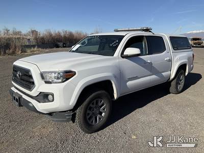 2016 Toyota Tacoma 4x4 Crew-Cab Pickup Truck