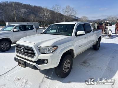 2017 Toyota Tacoma 4x4 Crew-Cab Pickup Truck