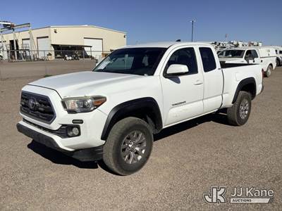 2017 Toyota Tacoma 4x4 Extended-Cab Pickup Truck