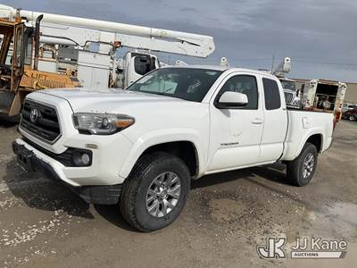 2017 Toyota Tacoma 4x4 Extended-Cab Pickup Truck