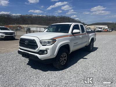 2017 Toyota Tacoma 4x4 Extended-Cab Pickup Truck