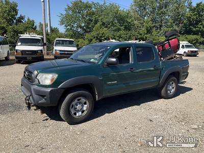 2015 Toyota Tacoma 4x4 Crew-Cab Pickup Truck