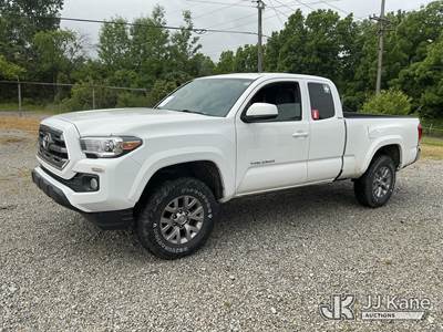 2017 Toyota Tacoma 4x4 Extended-Cab Pickup Truck