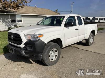 2017 Toyota Tacoma Extended-Cab Pickup Truck
