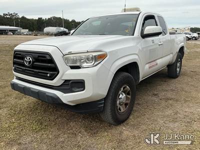 2017 Toyota Tacoma Extended-Cab Pickup Truck