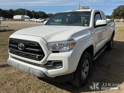2017 Toyota Tacoma Extended-Cab Pickup Truck