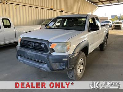 2015 Toyota Tacoma Extended-Cab Pickup Truck