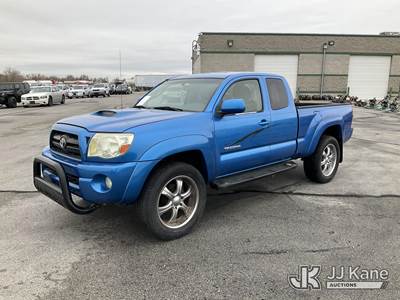 2005 Toyota Tacoma Extended-Cab Pickup Truck